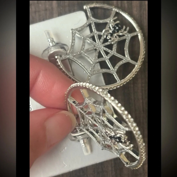BAUBLEBAR Halloween ‘Cutie Crawler’ Spider Web Crystal-Accent Hoop Earrings NWT - Picture 3 of 3